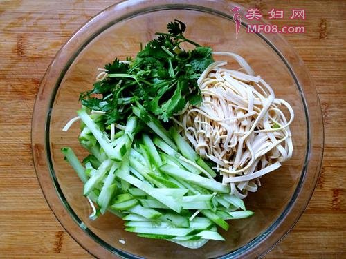 秘制黄瓜干豆腐丝的做法