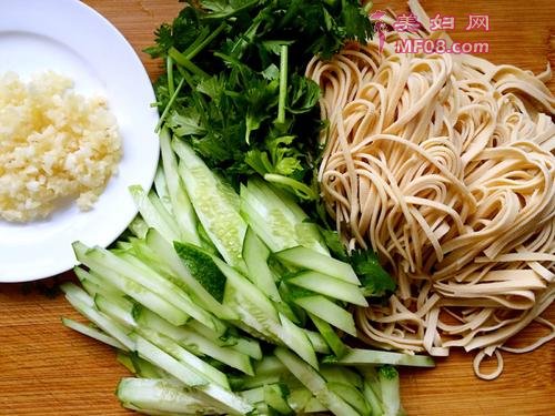 秘制黄瓜干豆腐丝的做法