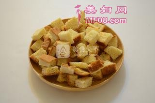 面包糠的做法步骤：3