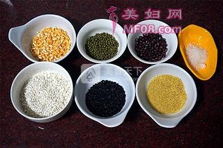 农家杂粮饭的做法步骤：1