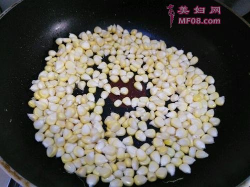 蔬菜玉米腊肠粒的做法