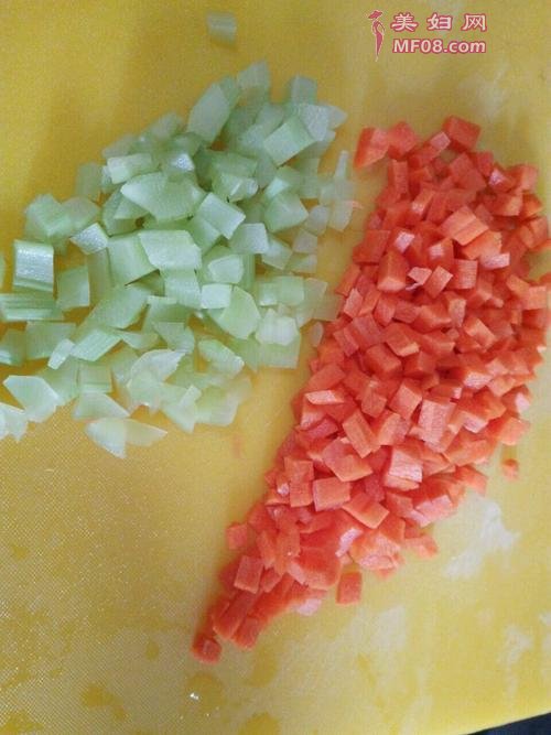 蔬菜玉米腊肠粒的做法