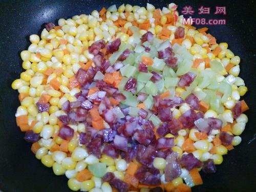 蔬菜玉米腊肠粒的做法