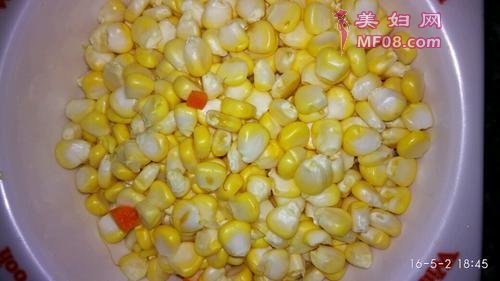 蔬菜玉米腊肠粒的做法