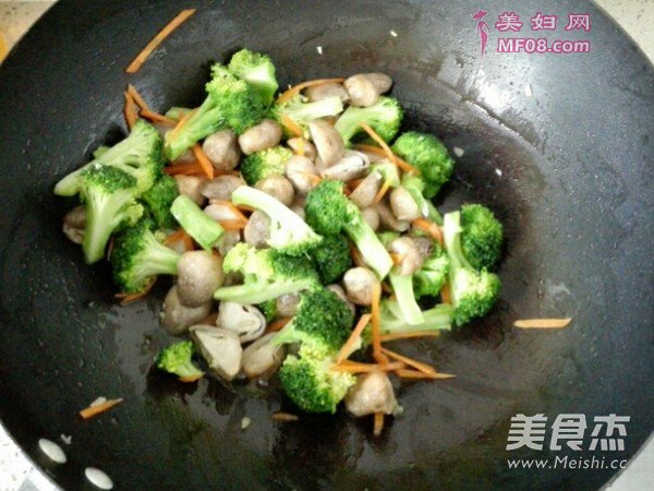 草菇西兰花-防癌健胃增强免疫力的做法