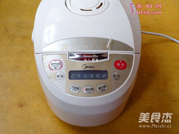 香菇腊肠焖饭的做法