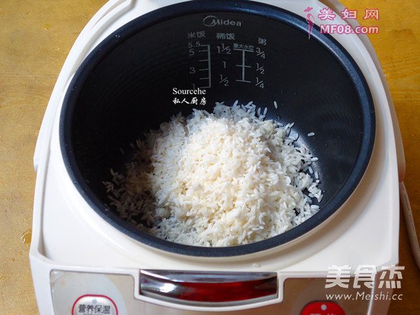 香菇腊肠焖饭的做法