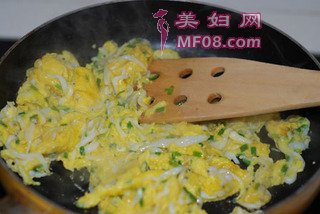 银鱼炒蛋