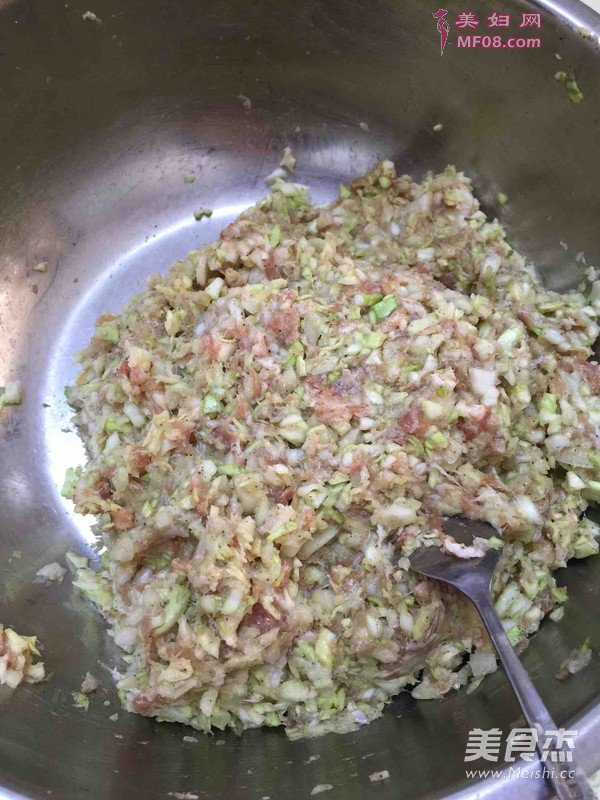 猪肉包菜馅儿馄饨的做法