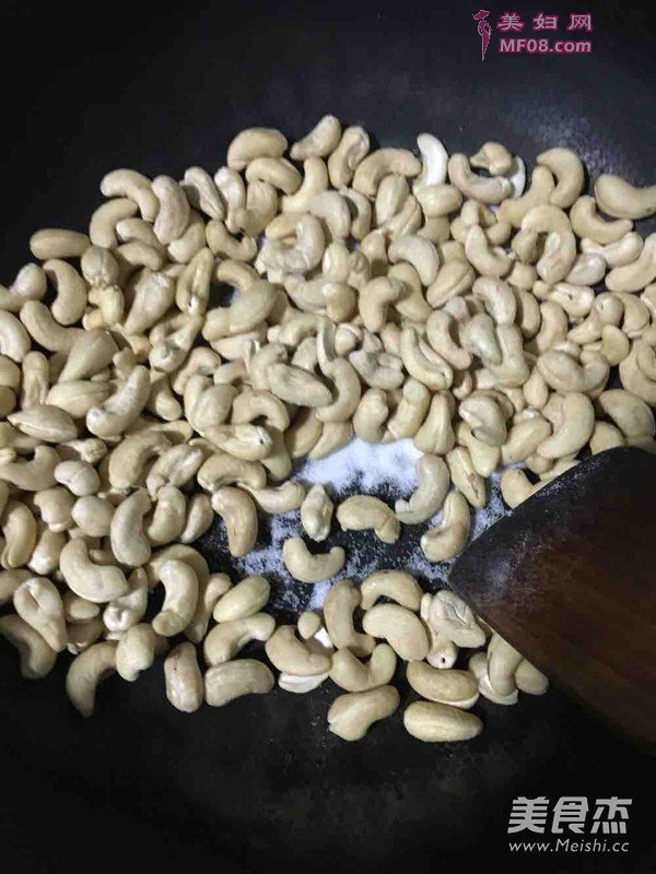 盐焗腰果的做法