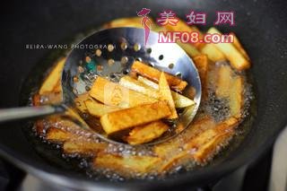 干锅香辣牛蛙