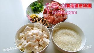 排骨芋头香菇焖饭