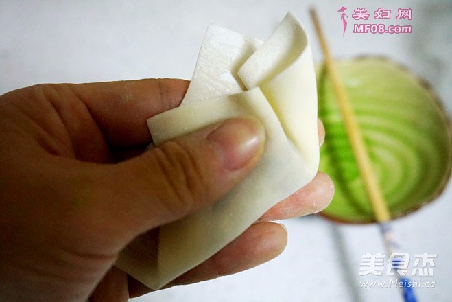 美翻天的小馄饨包法的做法