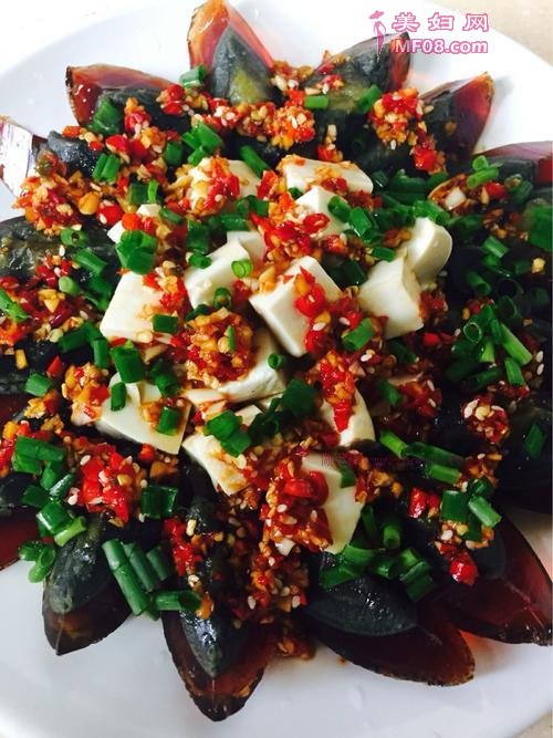 凉拌皮蛋豆腐的做法