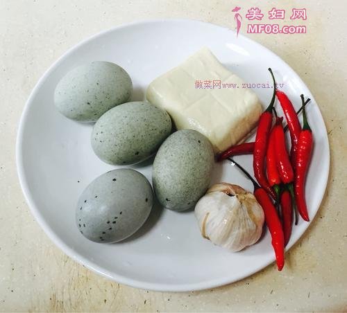 凉拌皮蛋豆腐的做法
