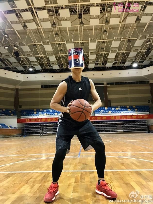 邓超自侃乔丹附体秒变“篮球之神”