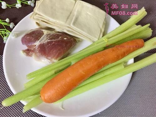 芹菜豆干的做法
