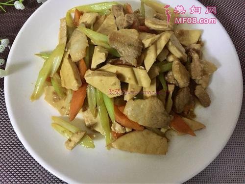 芹菜豆干的做法