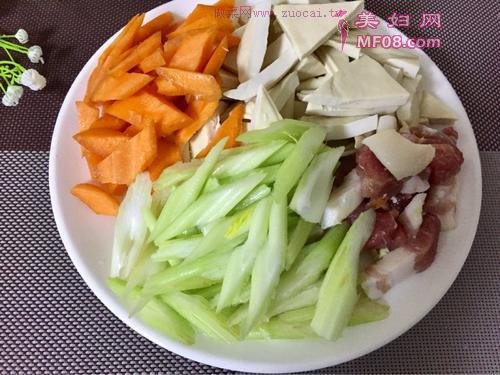 芹菜豆干的做法