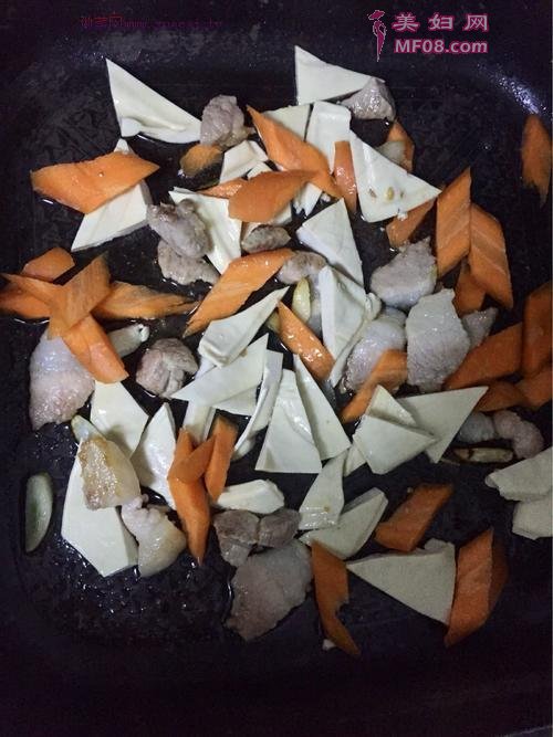 芹菜豆干的做法