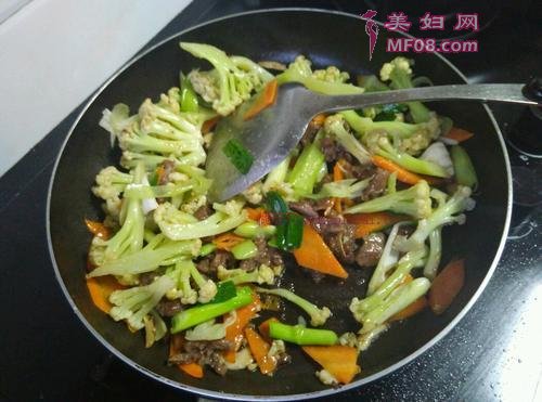 花椰菜炒牛肉的做法