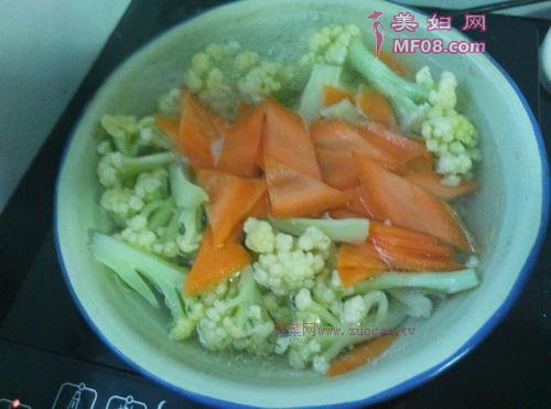 花椰菜炒牛肉的做法