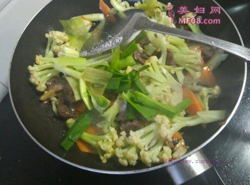 花椰菜炒牛肉的做法