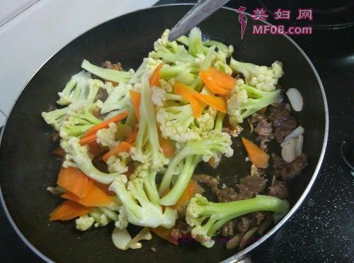 花椰菜炒牛肉的做法