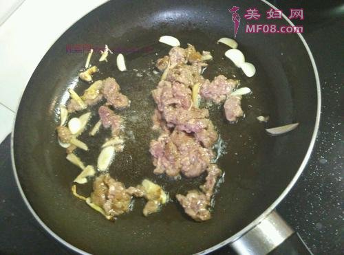 花椰菜炒牛肉的做法