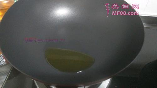 腊肉炒青椒的做法