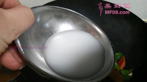 腊肉炒青椒的做法