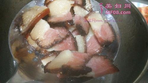 腊肉炒青椒的做法