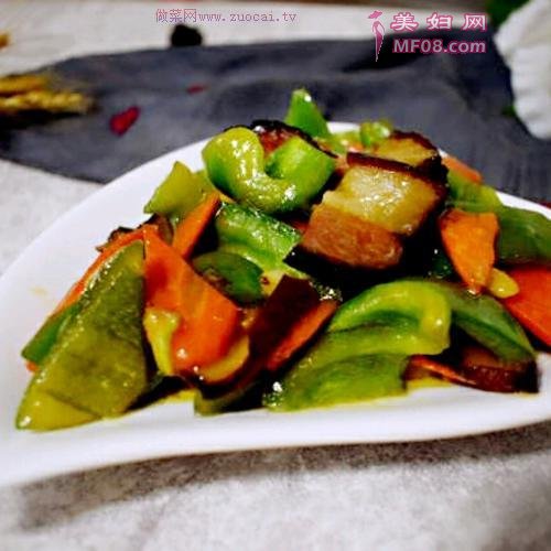 腊肉炒青椒的做法