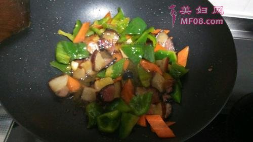 腊肉炒青椒的做法
