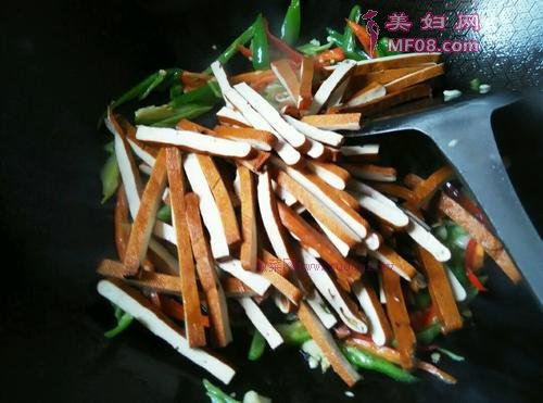 辣椒炒豆干的做法