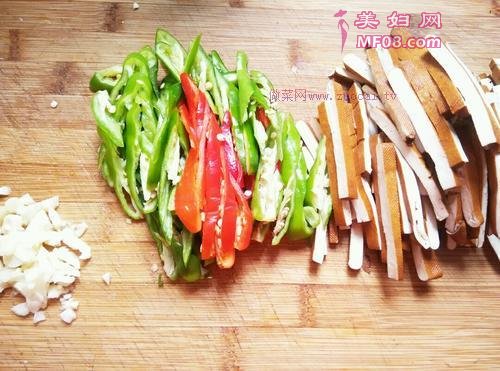 辣椒炒豆干的做法