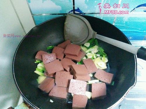 韭香羊血的做法