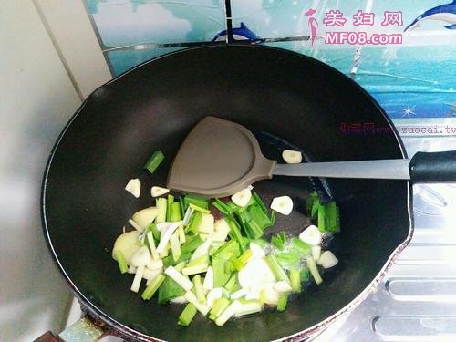 韭香羊血的做法
