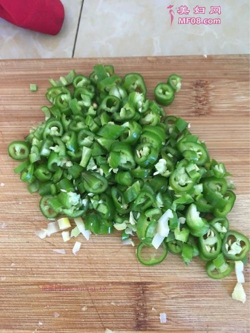 重阳笋炒鸡蛋的做法