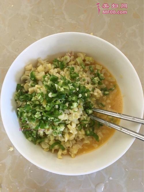 重阳笋炒鸡蛋的做法