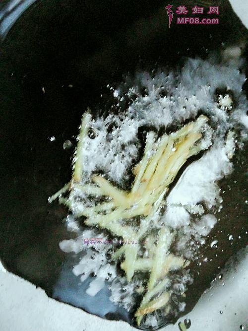 韭菜木耳炒千张的做法