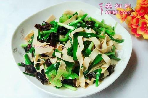 韭菜木耳炒千张的做法
