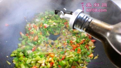 爆炒双椒的做法