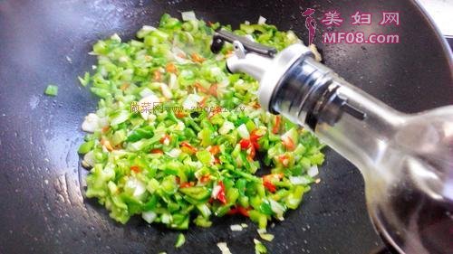 爆炒双椒的做法