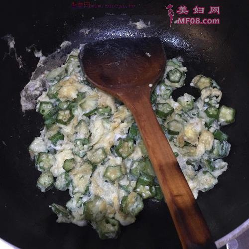 秋葵炒蛋的做法
