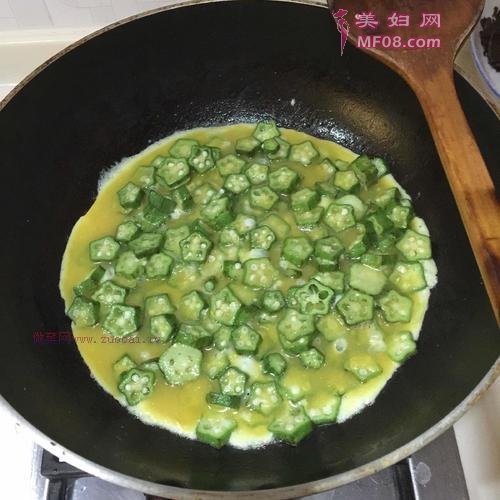 秋葵炒蛋的做法