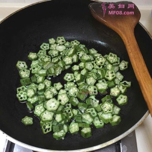 秋葵炒蛋的做法