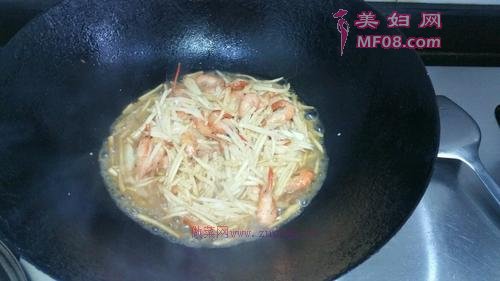 河虾炒茭白的做法