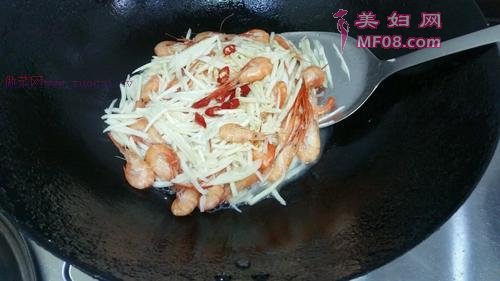河虾炒茭白的做法