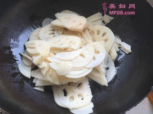 辣椒炒藕片